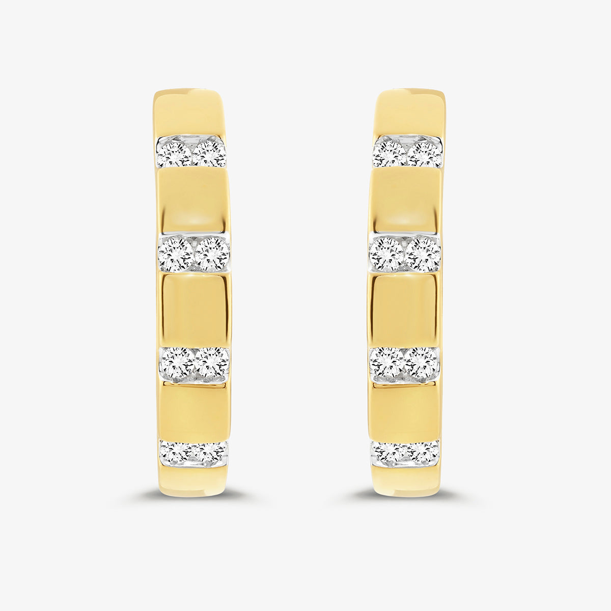 CLASSIC <span>Diamond Huggie </span>EARRINGS