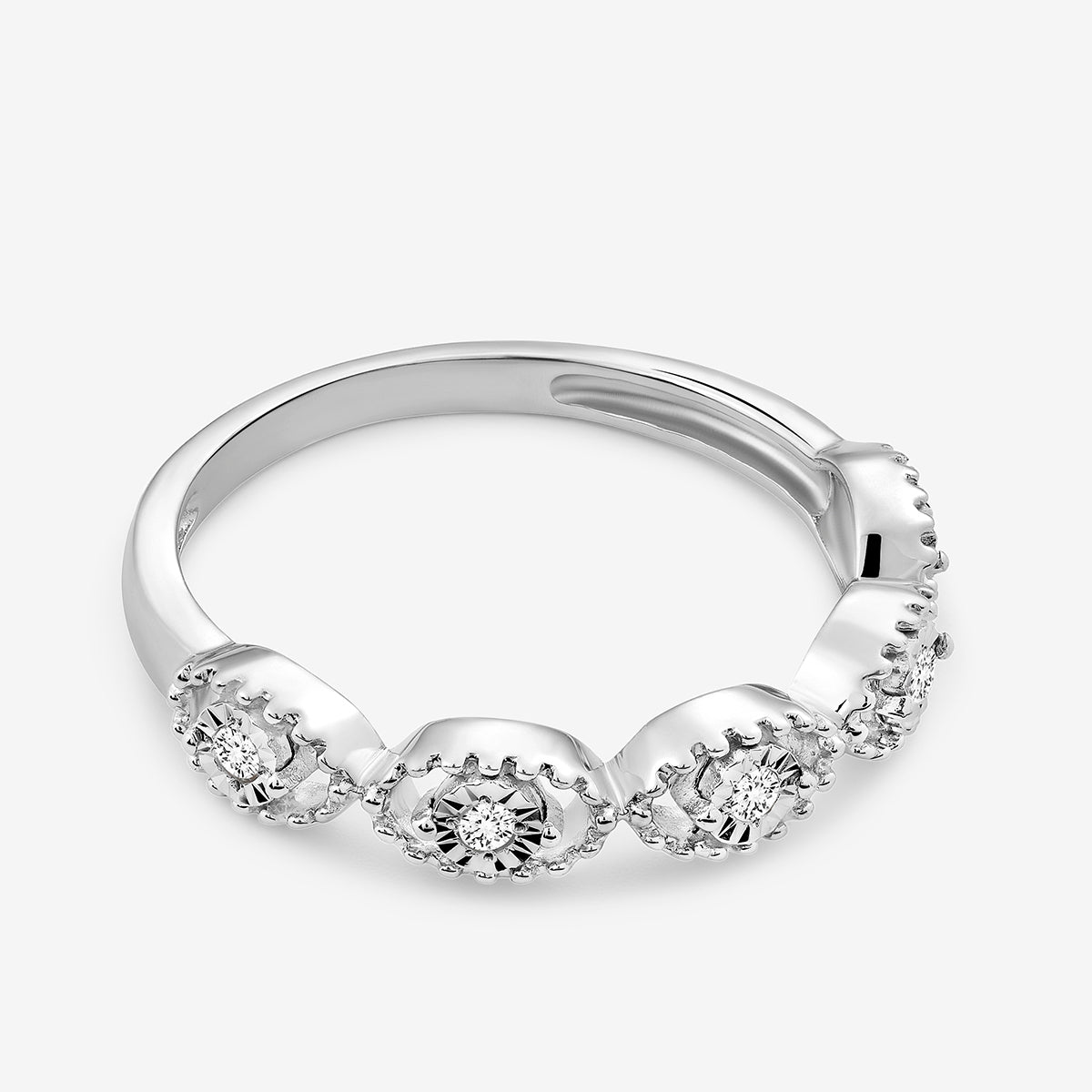 The MARQUISE Link Band Ring by Keemti Jewels features five round gems in detailed bezels for timeless elegance.