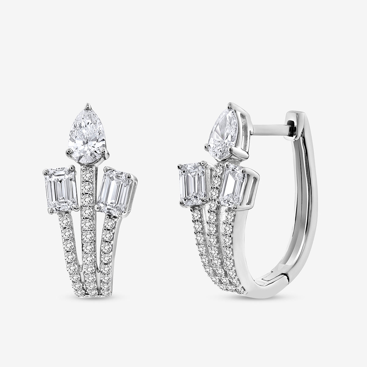 OVAL <span>Crest Diamond Hoop</span> EARRINGS