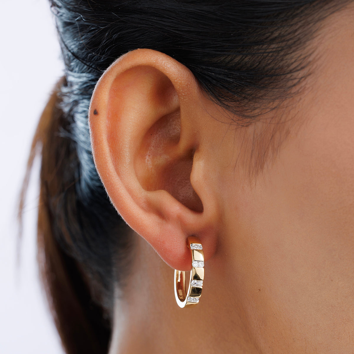 CLASSIC <span>Diamond Huggie </span>EARRINGS