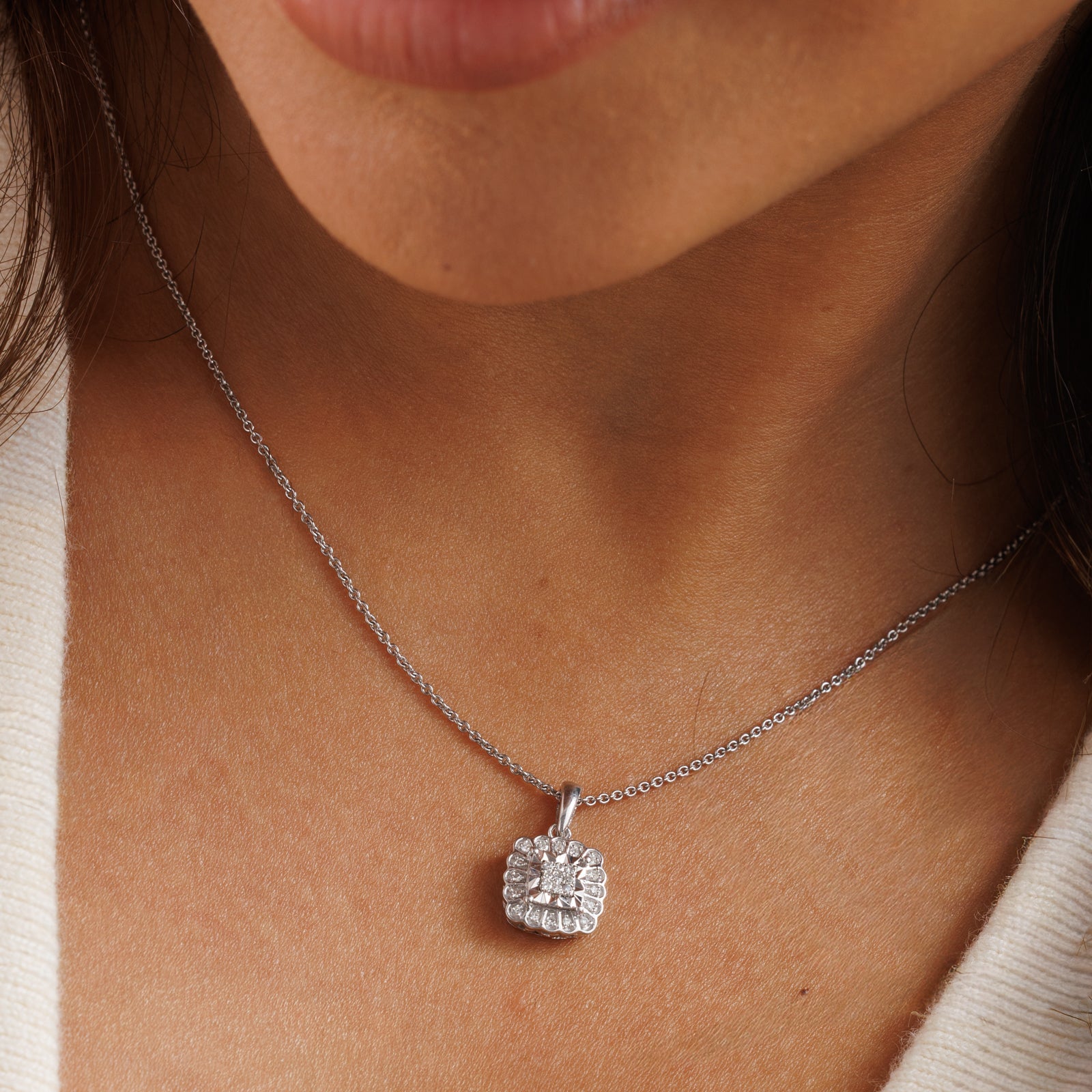 CUSHION <span>Spark Diamond</span> NECKLET