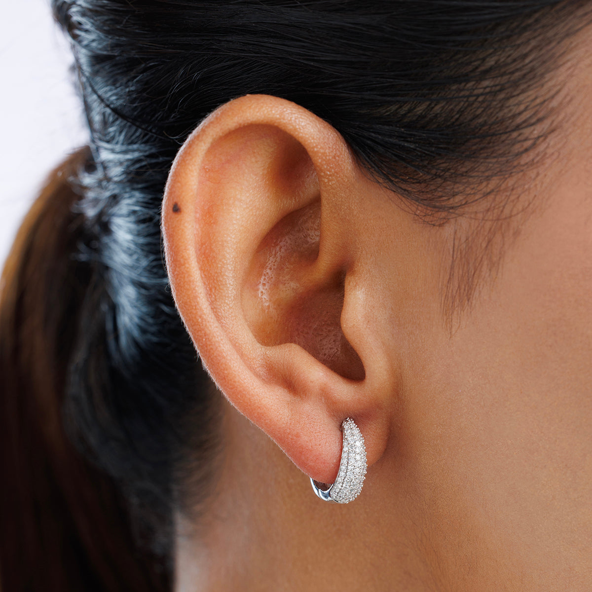 SOLACE<span> Curve Diamond Hoop</span> EARRINGS