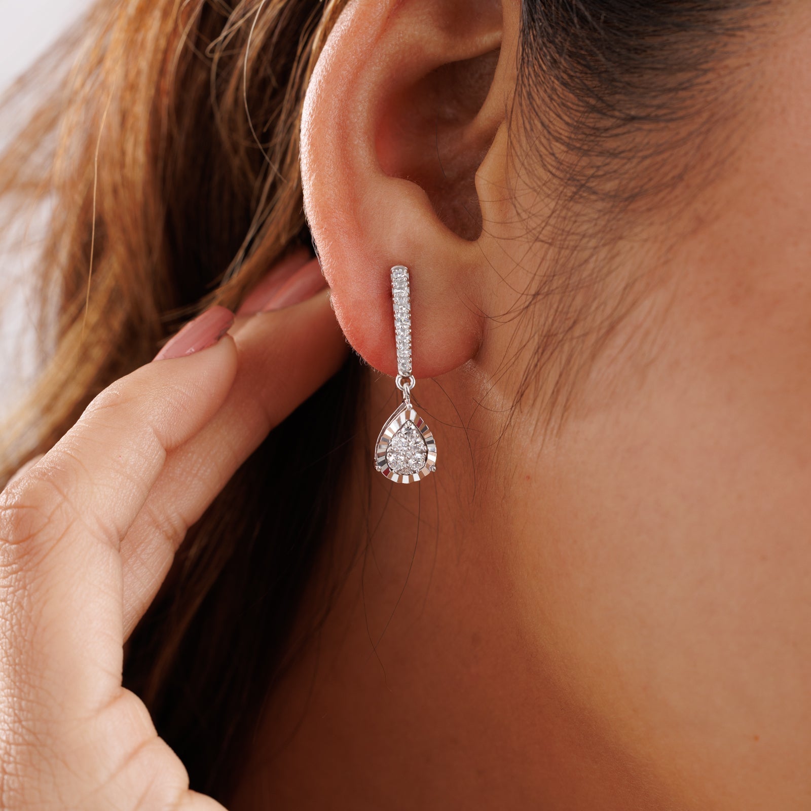 DEWDROP <span>Dangle Diamond</span> EARRINGS
