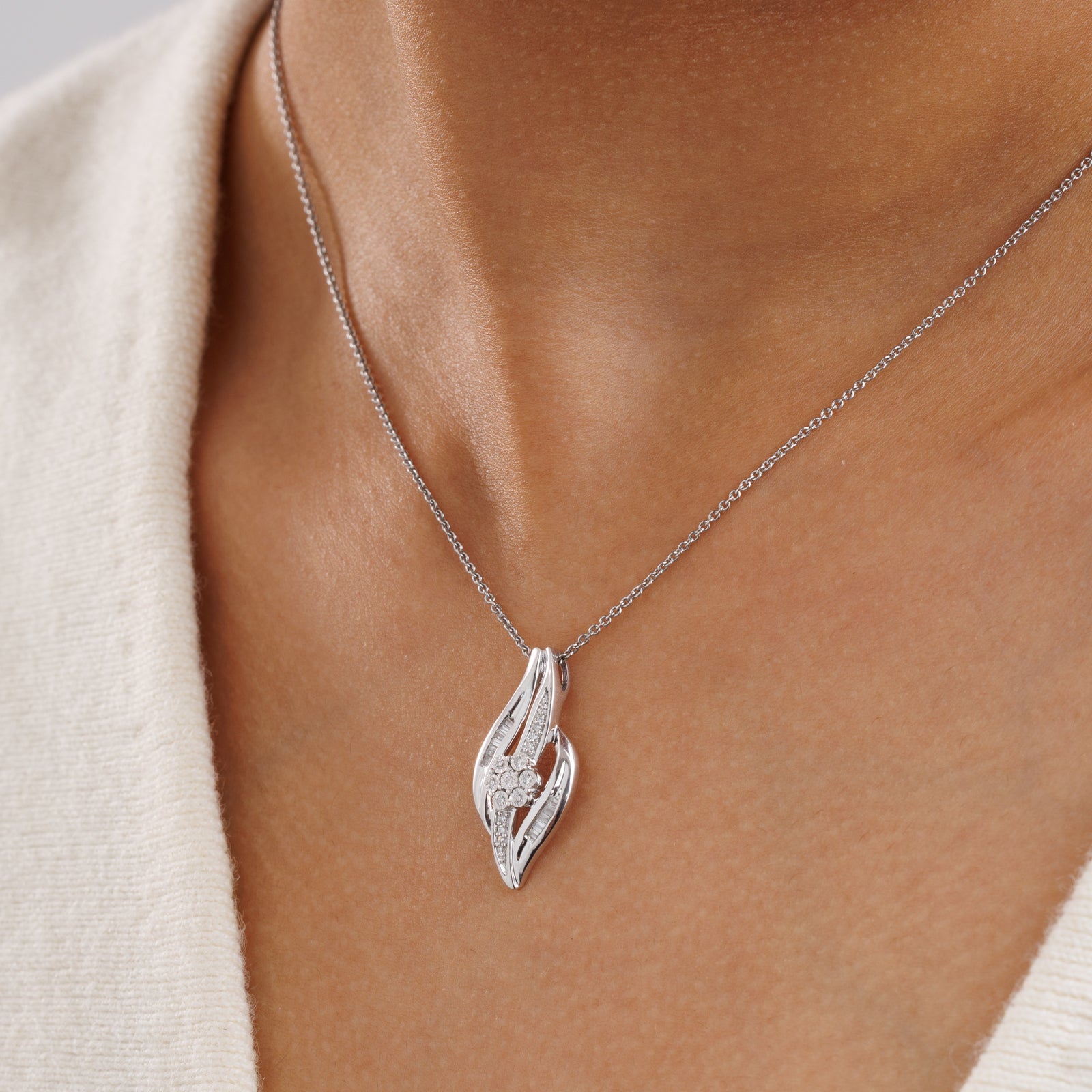 ABSTRACT <span>Flame Diamond Chain</span> NECKLET