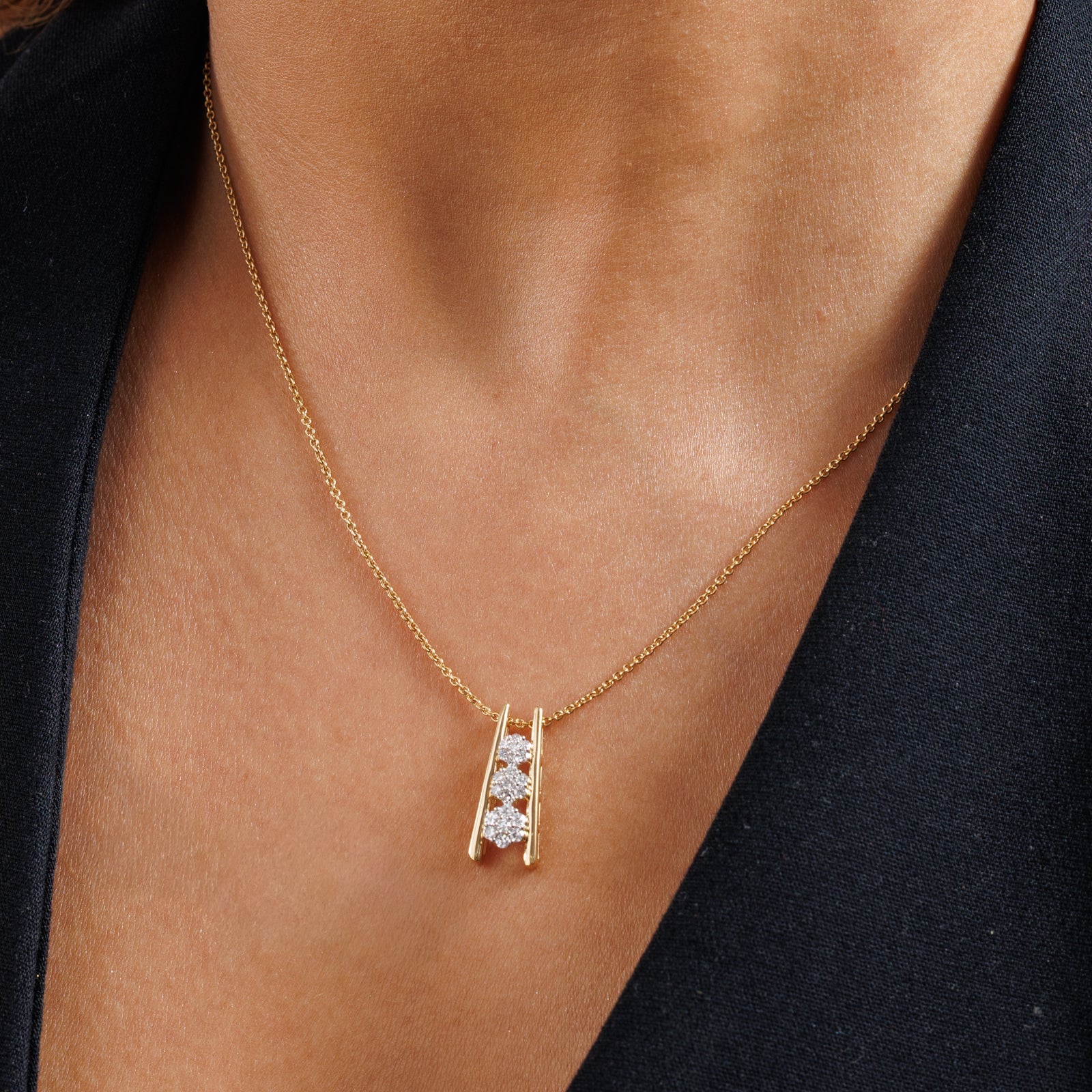 GEOMETRIC <span>Cluster</span> NECKLET