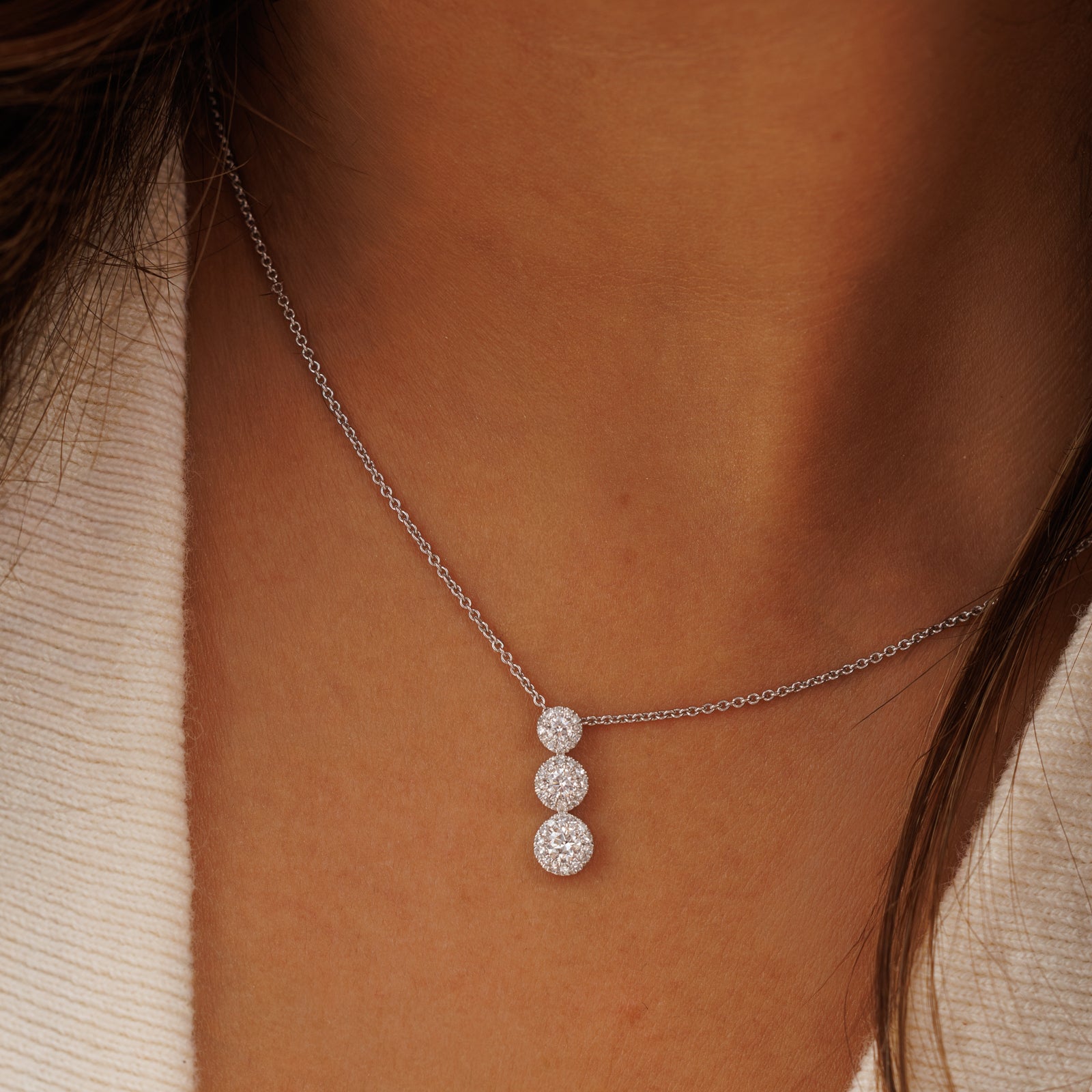 CLASSIC <span>Triple Shine Halo</span> NECKLET