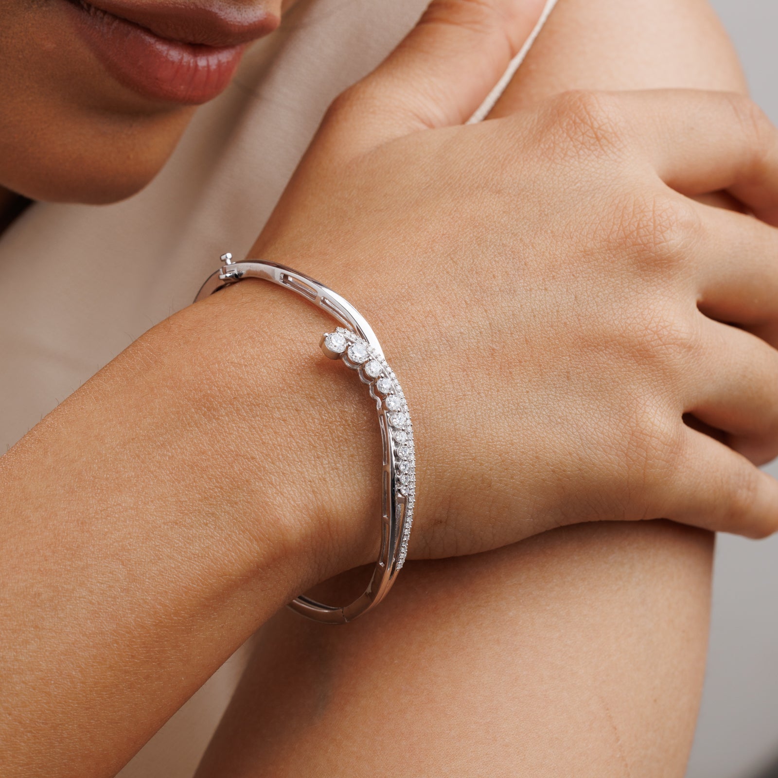 CRESCENT <span>Spark Diamond Oval</span> BRACELET