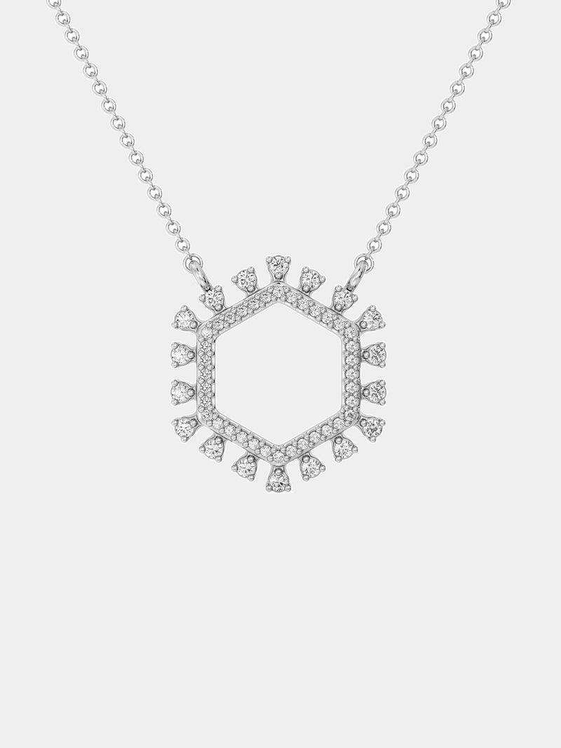Collar Geometric Halo con cadena fina y colgante hexagonal con micro-piedras