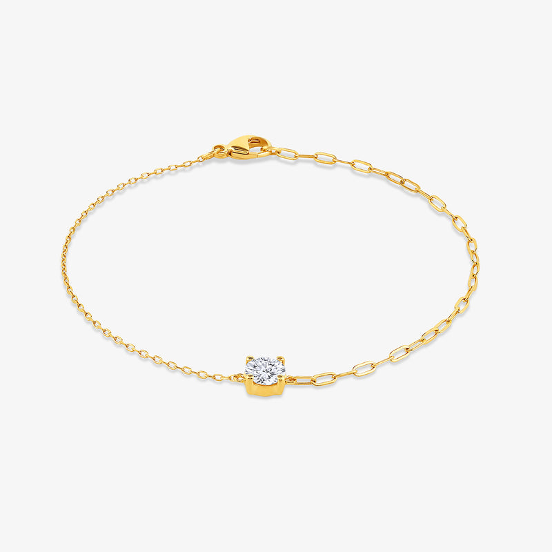 The Minimal Round Diamond Bracelet by Keemti Jewels features a fine chain and single diamond for elegant minimalism.