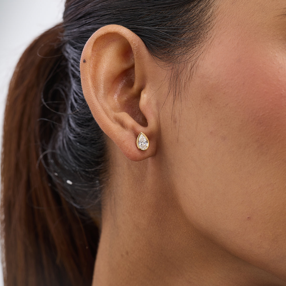 RADIANT <span>Dew Diamond Stud </span>EARRINGS