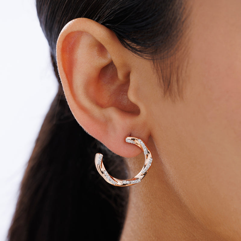 Spark Hoop Creolen am Ohr, roségoldfarben mit Zirkonia-Pavé