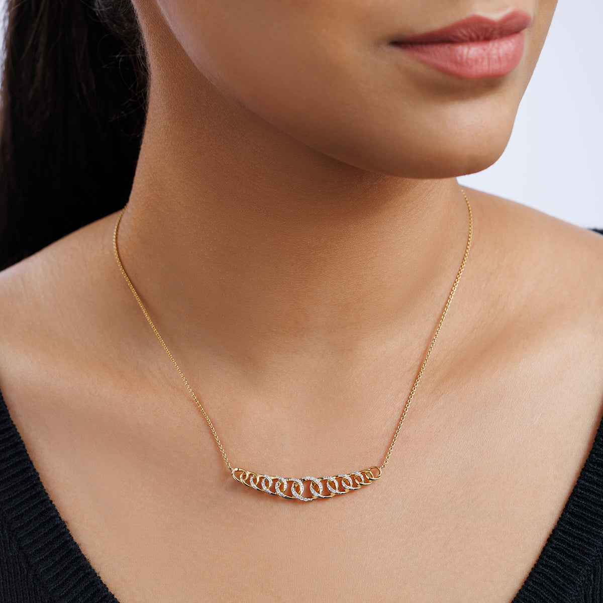 TWIRL<span> Crest Diamond</span> NECKLET