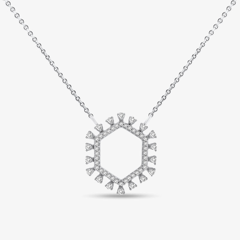 Collar Geometric Halo con colgante hexagonal calado y piedras engarzadas, plata