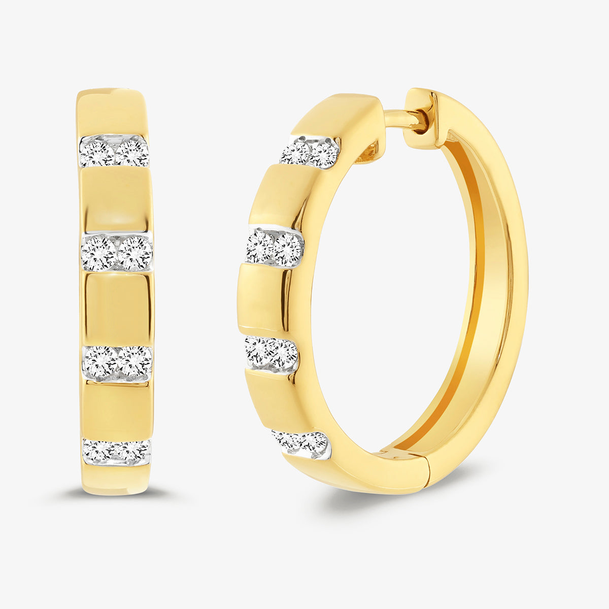 CLASSIC <span>Diamond Huggie </span>EARRINGS