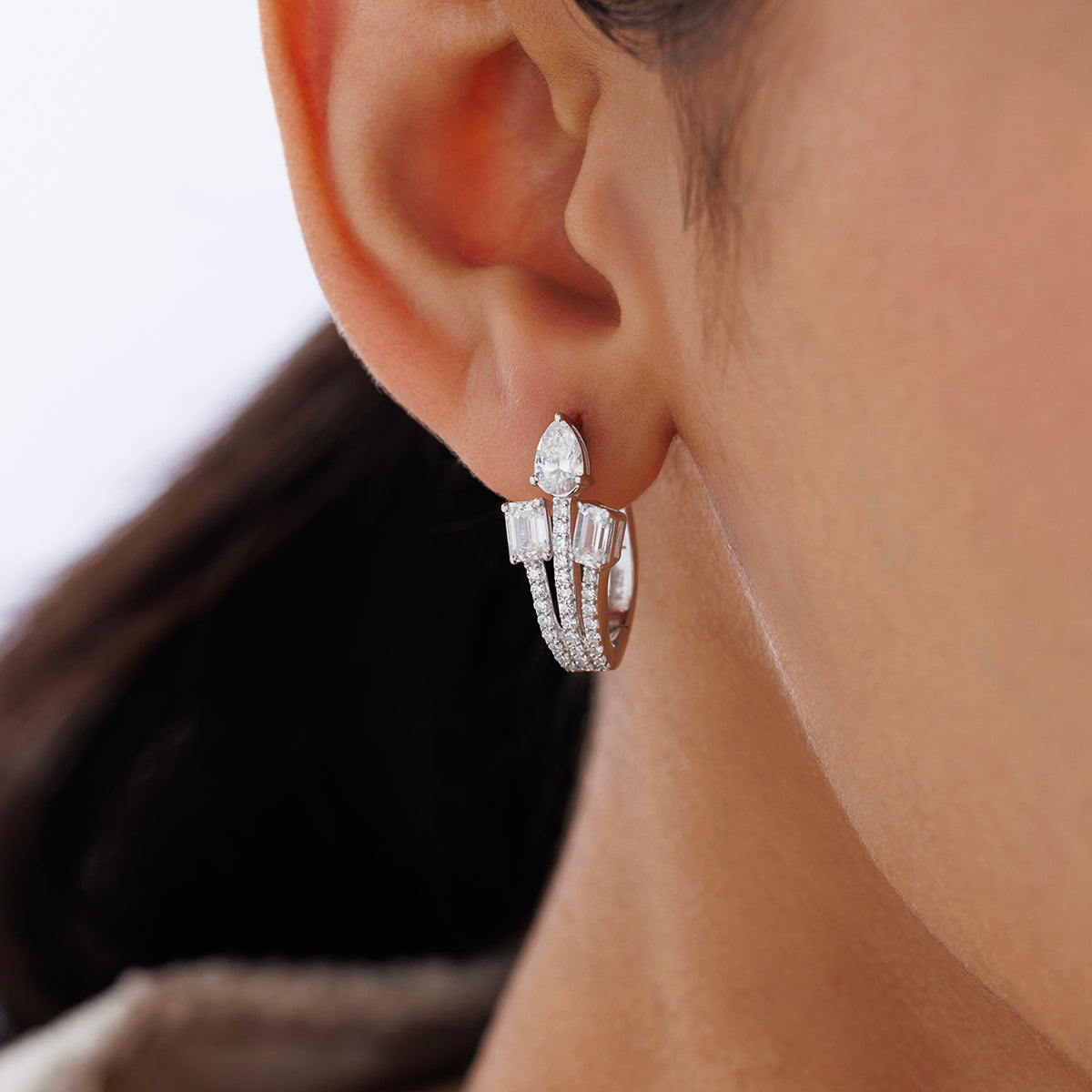 OVAL <span>Crest Diamond Hoop</span> EARRINGS