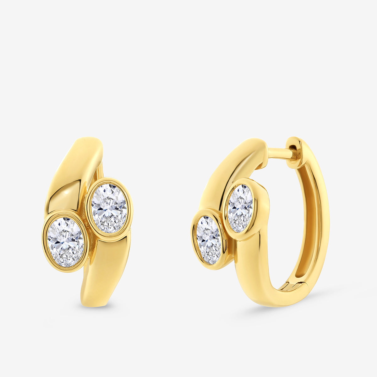 TWIN<span>Shine Diamond Huggie</span>EARRINGS