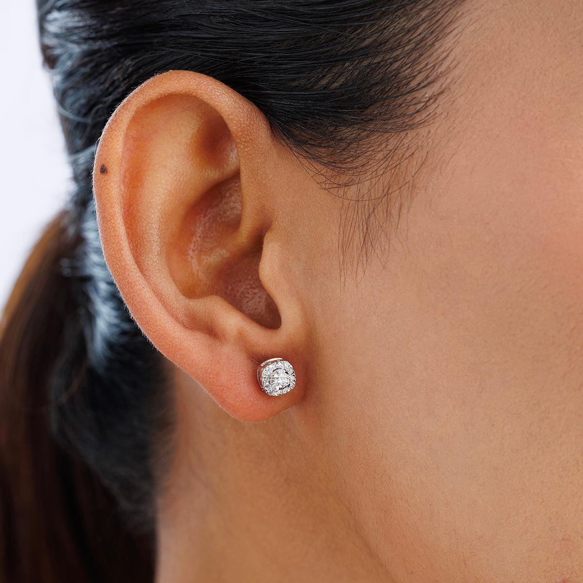 CHIC<span> Halo Stud </span>EARRINGS