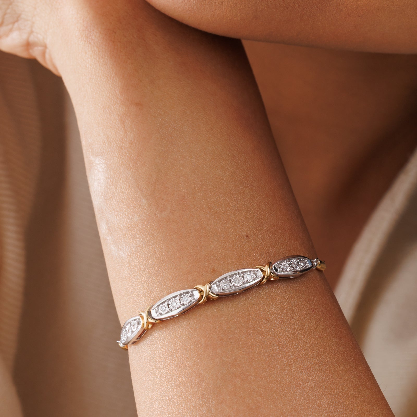 ELONGATED <span>Link Bolo</span> BRACELET