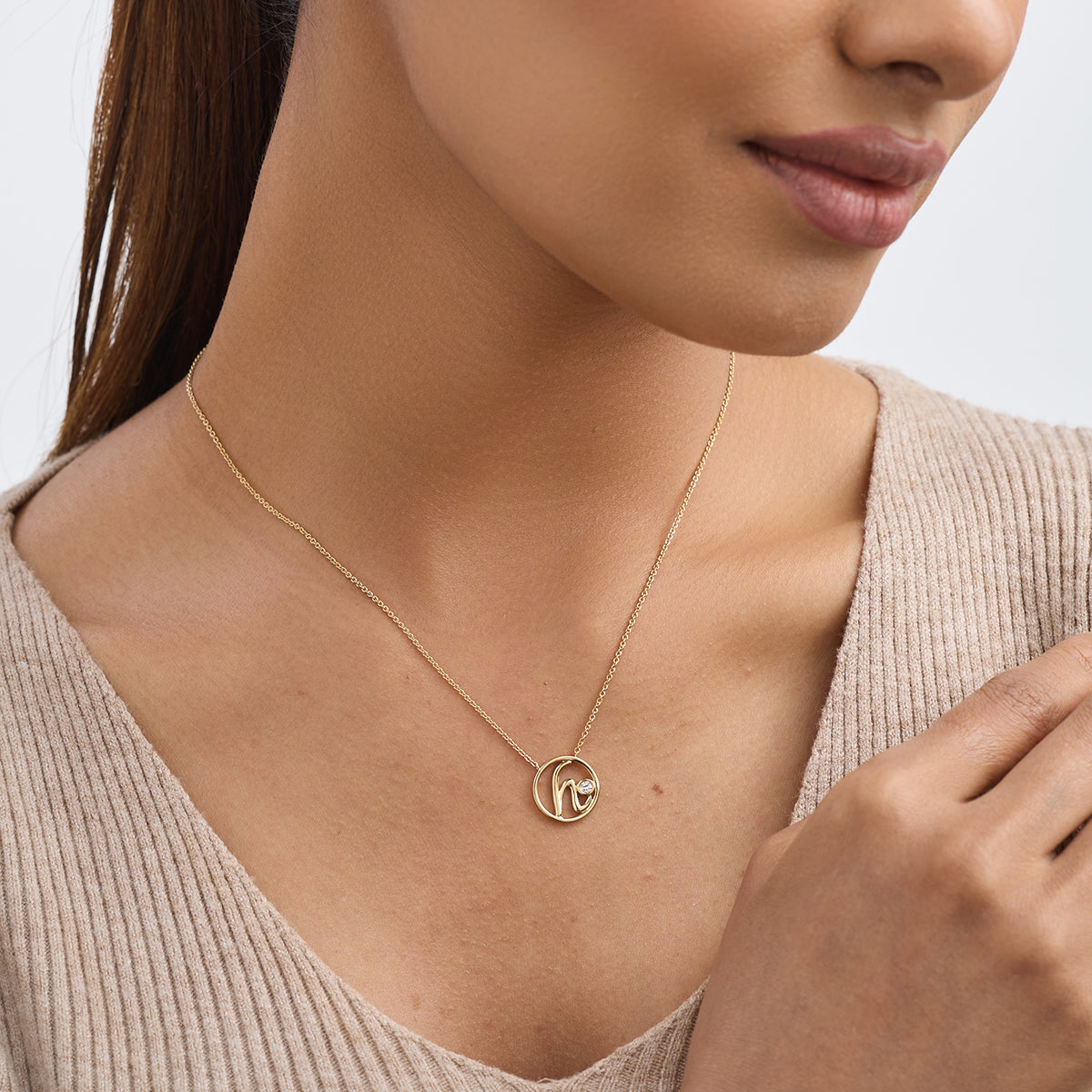 H<span> Initial Circle Diamond </span>NECKLET