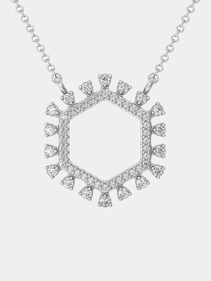 Collar Geometric Halo con colgante hexagonal calado y piedras engarzadas, plata