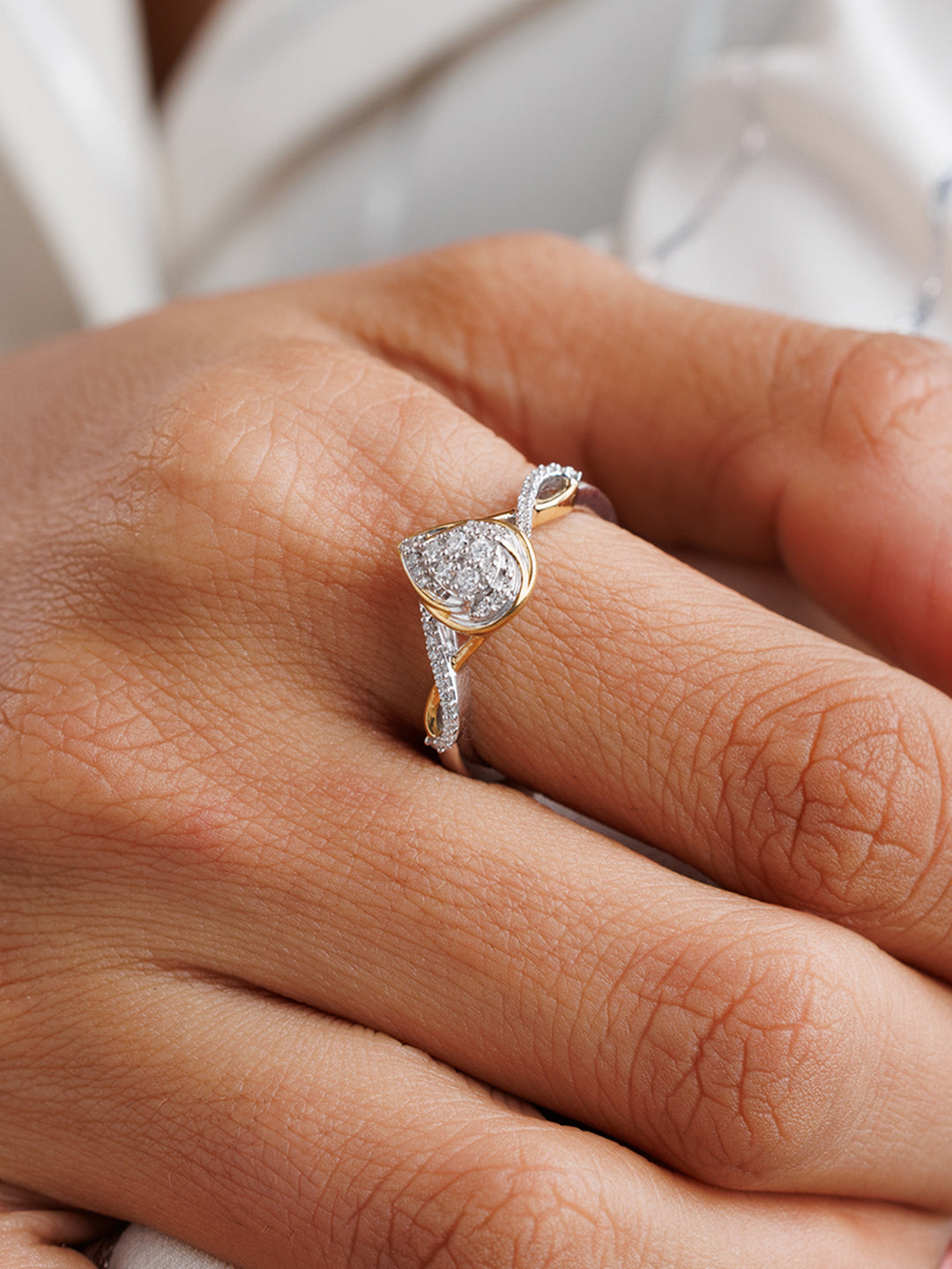 Silver 925 twisted shank ring with two oval pavÃ© stones