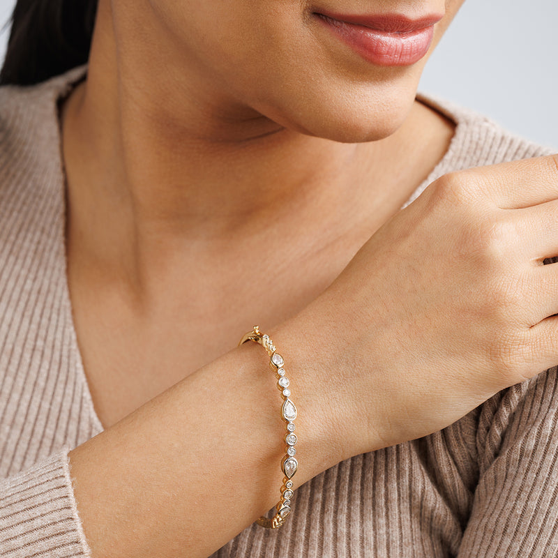 Teardrop Motif Oval Diamond Bracelet