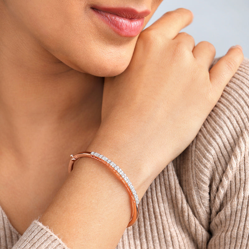 A woman in a ribbed beige top wears the Keemti Jewels Minimal Glow Oval Diamond Bracelet on her wrist.