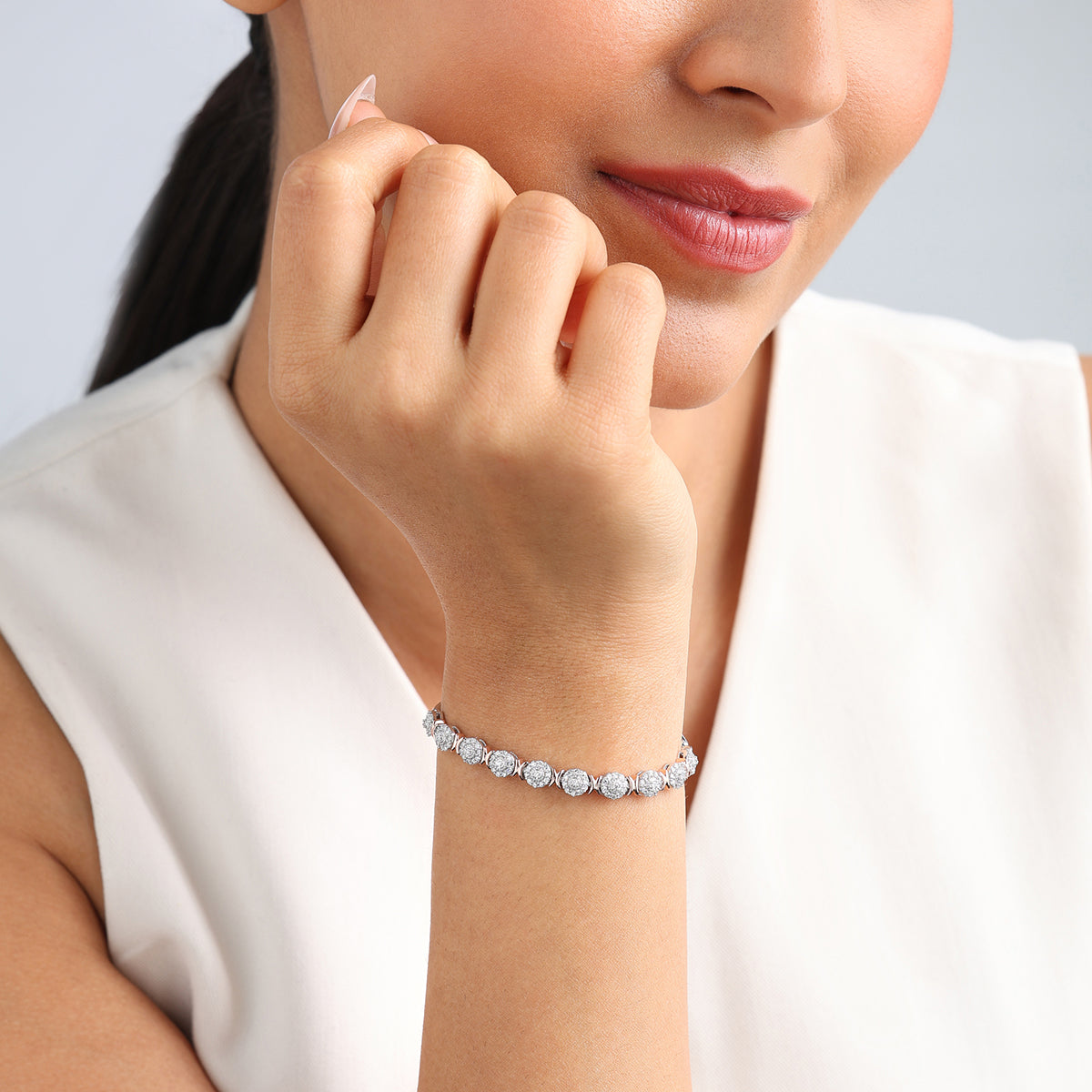 ROUND<span> X Accent Diamond</span> BRACELET