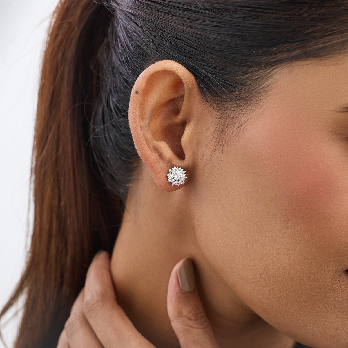 BLOSSOM<span> Aura Diamond Stud </span>EARRINGS