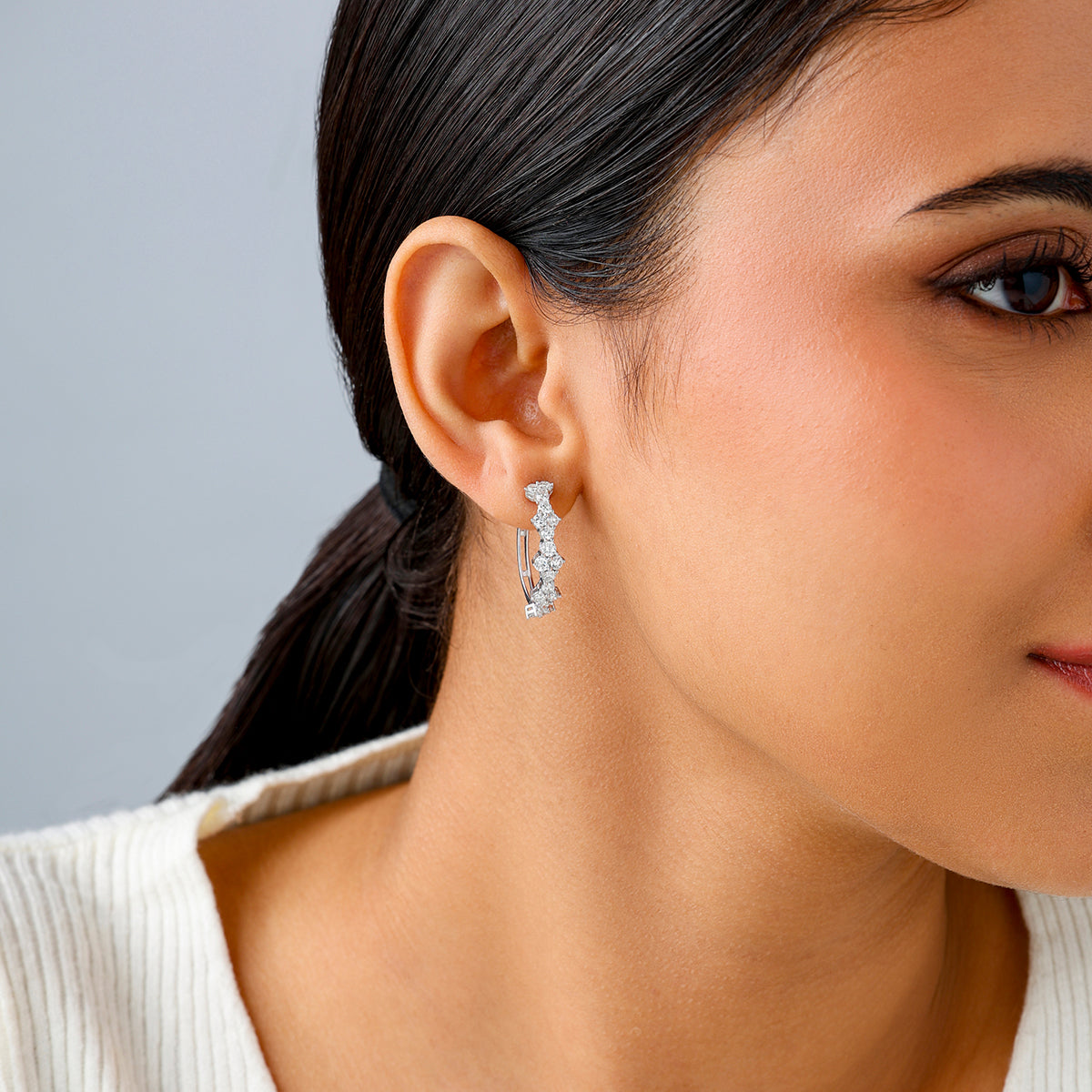 URBAN <span>Glow Diamond Huggie </span>EARRINGS