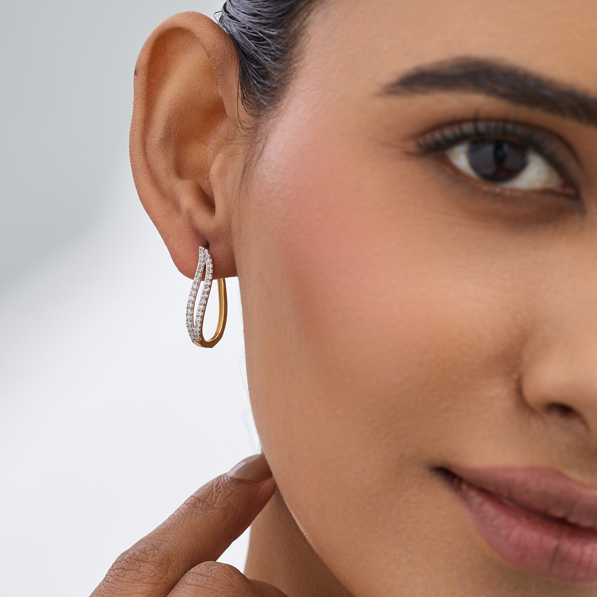 WHISPER<span> Arc Hoop Diamond</span> EARRINGS