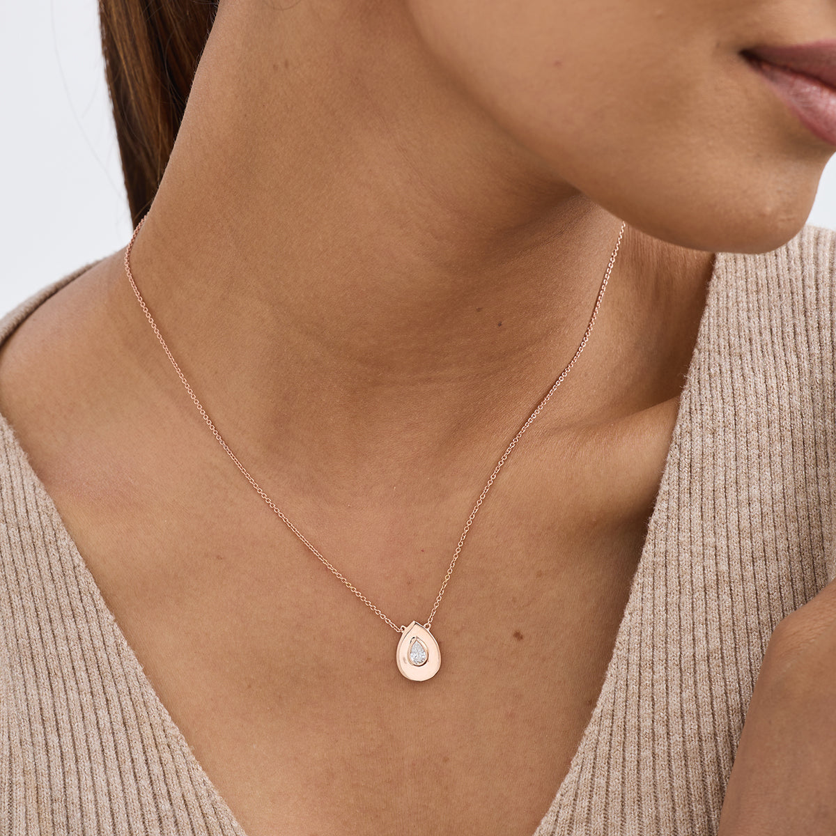 VIVID <span>Pear Diamond</span>PENDANT