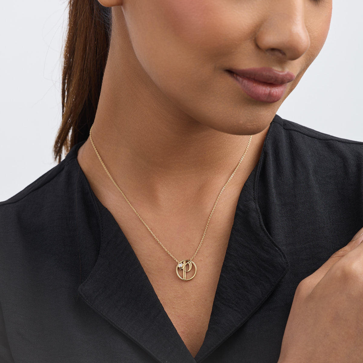 P Initial Circle Diamond Necklet