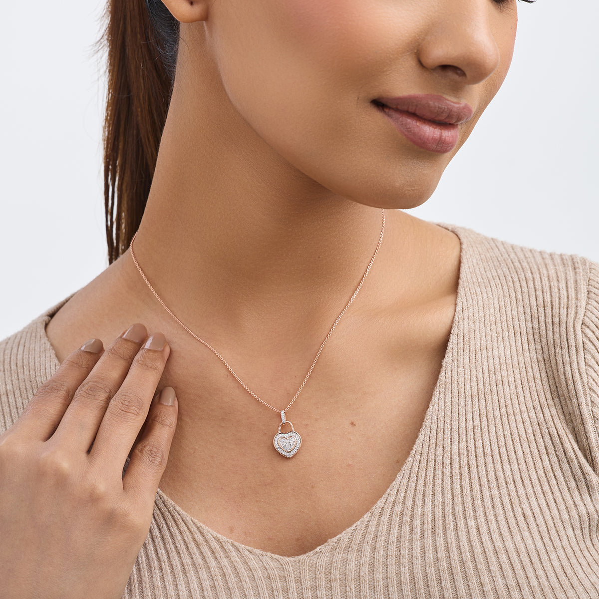 VANYA<span> Heart Halo Diamond</span>NECKLET